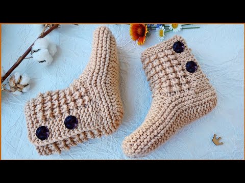 Видео: Следки - сапожки спицами без шва. Подробный мастер класс.