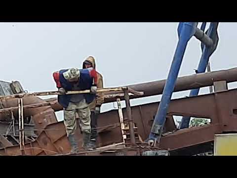 Видео: спуск земснаряда на воду