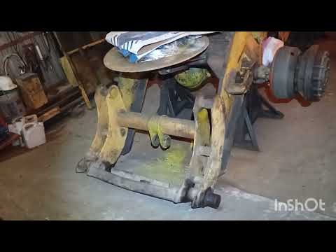 Видео: Обзор, быстросъëмный адаптор  ковша погрузчика ТО-30.