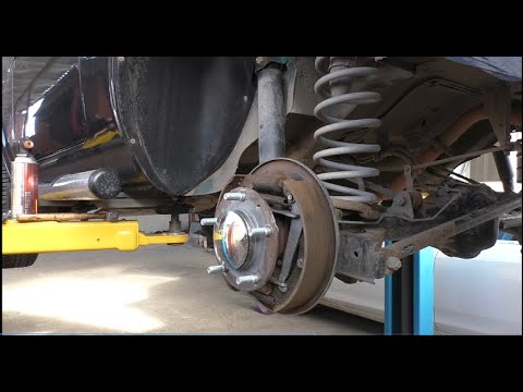 Видео: Замена шпилек задних колес на НИВА 21214 NIVA 4x4  2012 года