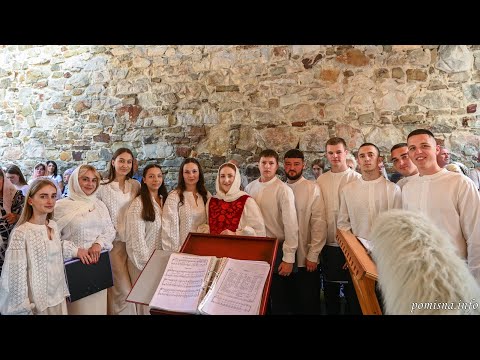 Видео: Як ласкаво дивиться Марія