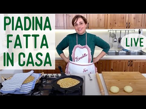 Видео: ДОМАШНЯЯ ПЬЯДИНА - Простой рецепт с оливковым маслом без дрожжей LIVE by Benedetta