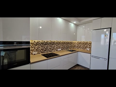 Видео: Какой должна быть угловая  кухня в каждой квартире. Установка и обзор того, что получилось.