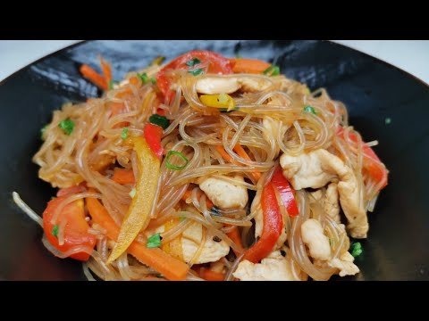 Видео: Фунчоза с курицей и овощами ! ОЧЕНЬ вкусная а главное ПОЛЕЗНАЯ