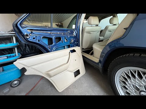 Видео: Мерседес W124 КАК?! снять обшивку двери, дверную карту и заменить фиксатор двери
