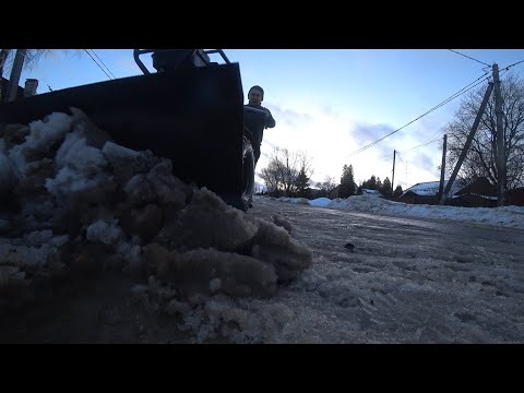 Видео: МТУ-450 продолжает чистить снег. Мокрый с водой и мокрый с неба. Анпакинг нового мотора.