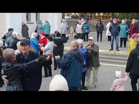 Видео: Я куплю тебе новую жизнь.........20.10.24 Гомель парк Луначарского 🥰