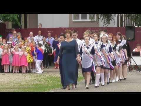 Видео: Торжественный выход выпускников 2019 на линейку