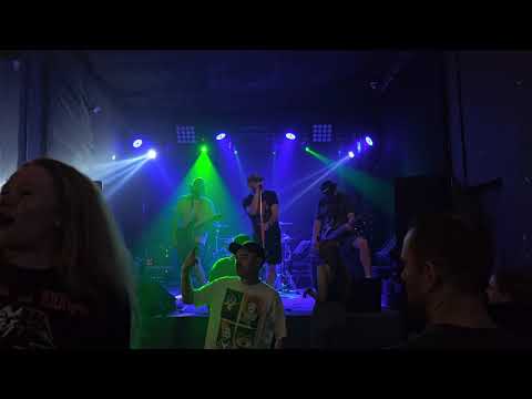 Видео: Lucky Horse - (Кукрыниксы - Не беда)