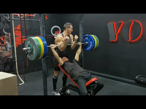 Видео: Все в шоке от результатов зарубы! Жим штанги, Шреддер vs Аарон