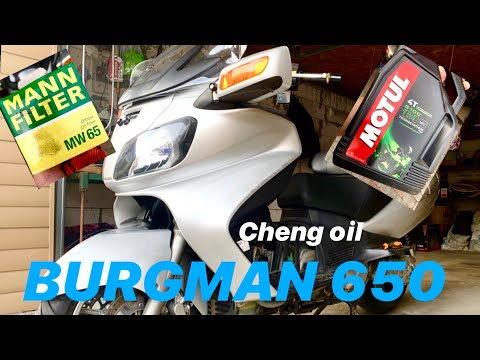 Видео: SUZUKI BURGMAN 650 Замена масла ! Готовим к сезону !