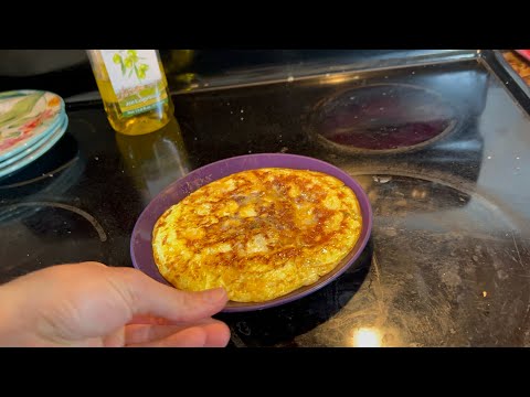 Видео: Самая вкусная яичница с мясом и сыром – Быстрый и простой рецепт!