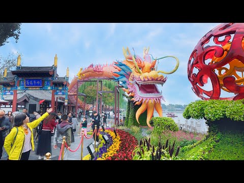 Видео: Озеро Цяньхай: Самый оживленный озерный район Пекина | 4K Walking Tour