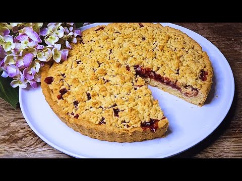 Видео: Вкусный и простой ТЁРТЫЙ ПИРОГ, приготовленный по семейному рецепту!
