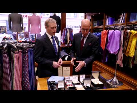 Видео: Этикет галстука: королевский дворецкий посещает ателье Dege & Skinner на Сэвил-Роу в Лондоне