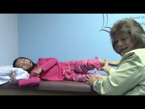 Видео: Укрепление тазобедренных суставов у детей с церебральным параличом