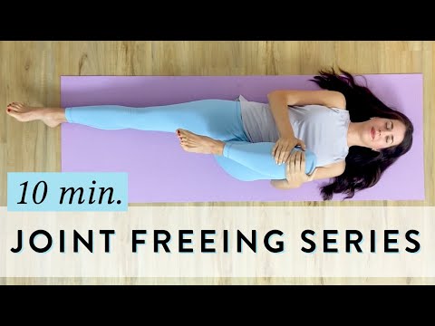 Видео: Йога от боли в суставах и артрита | Йога для суставных упражнений
