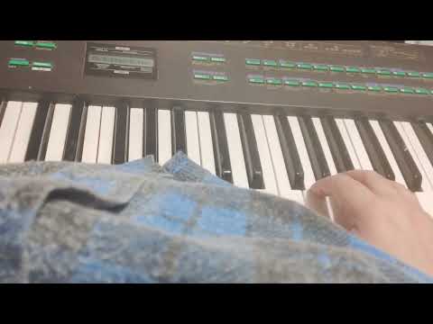 Видео: Yamaha DX27 Обзор С Попыткой Играть Мемориального Синтезатора! :)