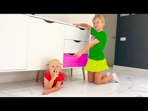 Видео: СОФИЯ И НИКА ИГРАЮТ В ПРЯТКИ. СОФИЯ НЕ МОЖЕТ НАЙТИ СЕСТРУ. Софунья Шалунья
