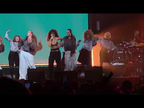 Видео: Zivert в Кишинёве 21.10.2025_12