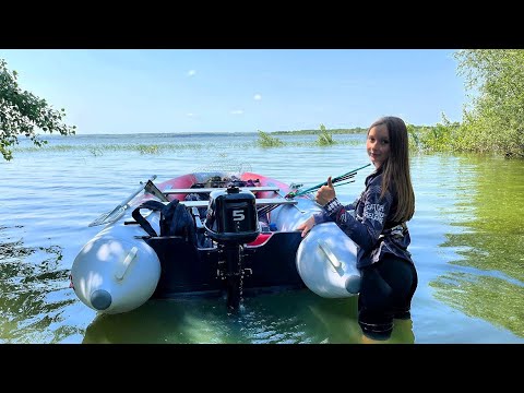 Видео: НА РЫБАЛКУ НА ОСТРОВ,ПОПАЛА В ШТОРМ! ПОЛНАЯ ЛОДКА ВОДЫ..