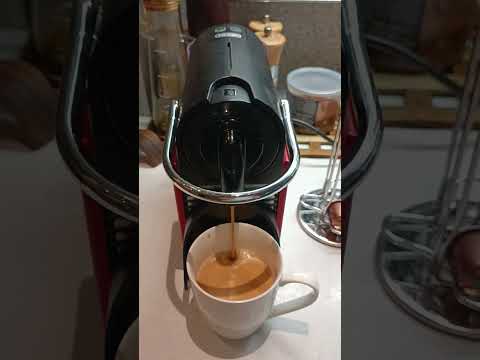 Видео: Капсульная кофемашина Delonghi EN 124.R Nespresso Pixie (Red) для Авито