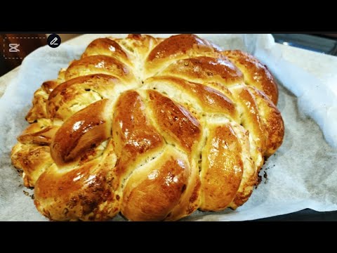 Видео: Руло с масло, сирене и кашкавал :) Бързо и лесно оформяне :)