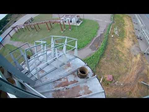 Видео: Очистка силоса от шрота / Промышленный альпинизм