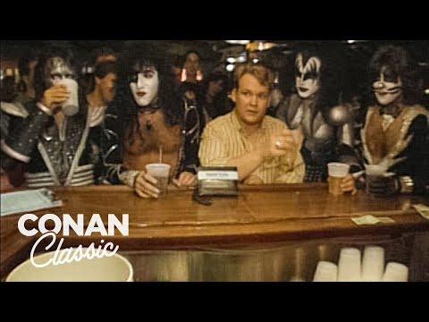 Видео: Энди на съезде KISS | Вечер с Конаном О’Брайеном