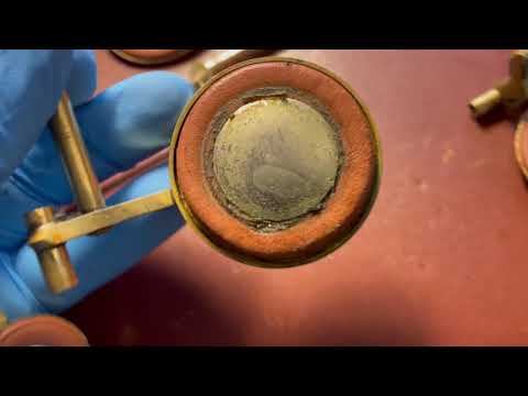 Видео: Тема ремонта саксофона: Чистка-Масло-Регулировка (COA)