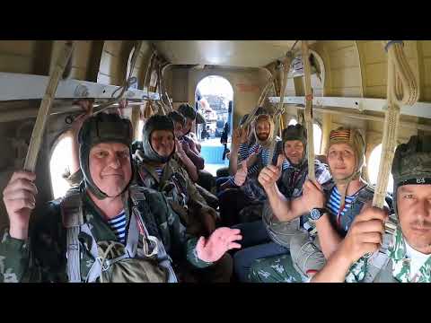 Видео: 2 августа 2022. День ВДВ. Волосово. Прыжки с парашютом Д-10.| Skydiving of Russian paratroopers!