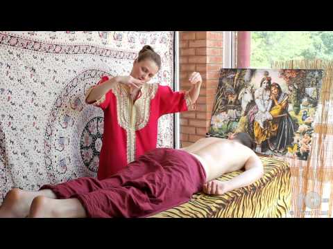 Видео: Йога Массаж Спины.
