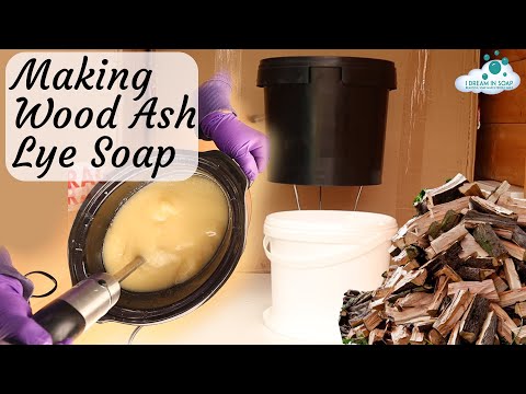 Видео: Изготовление щелока из древесной золы и мыла из щелока с древесной золой, старинный способ мылова...
