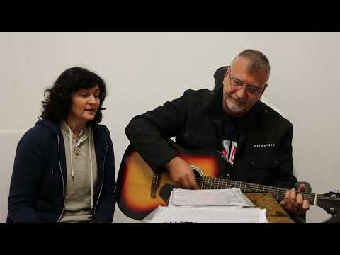 Видео: Домашно хваление във Форли, Италия