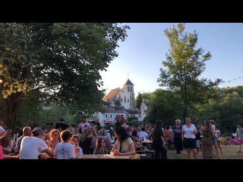 Видео: Как французы празднуют начало лета . Гангет - французский праздник у реки .