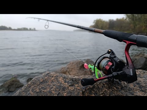 Видео: Став між камінням і почалось! Берегова рибалка восени на Дніпрі! Рибалка на спінінг з берега! Zander