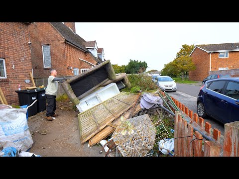 Видео: Потребовалось 7 дней, чтобы устранить эту невероятную садовую катастрофу