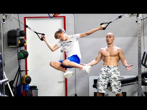 Видео: Сильнейший в Мире Пацан Один в Спортзале!