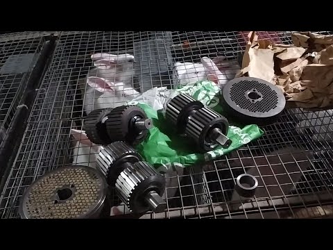 Видео: НОВА МАТРИЦЯ 150мм 3.2 фільєра.ЯКІСТЬ ГРАНУЛИ.ПРОЦЕС ГРАНУЛЮВАННЯ КОРМ КРОЛИКАМ