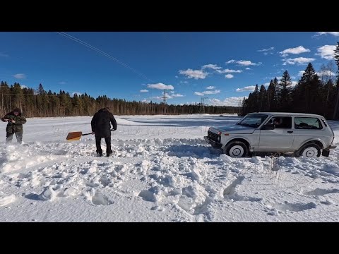 Видео: Пробиваемся на ниве к секретной избе в Карелии!