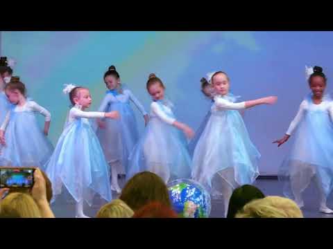 Видео: Поздравление от 1-х классов "Прекрасное далеко". Последний звонок 2022