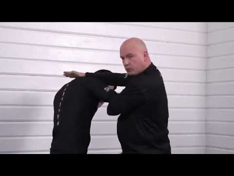 Видео: Защита ладонями от прямых ударов руками Практическое применение
