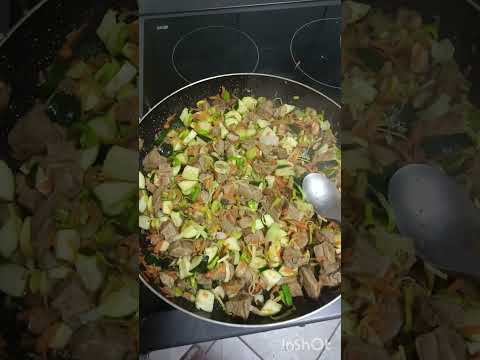 Видео: Гречка з овочами та свининою.