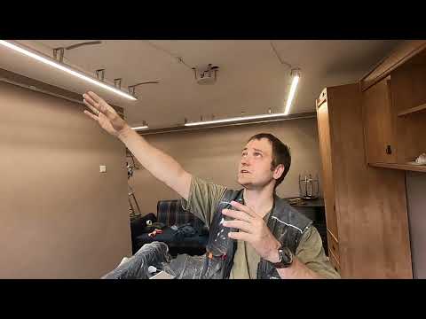 Видео: Как зарезать поликарбонат ножнями при установке натяжного потолка с световыми линиями