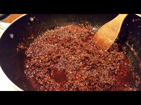 Видео: В сочетании с Наной: Масло чили (== Гиоу Мак Пхет)