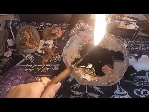 Видео: Мощный отжиг негатива с обраткой через шкуру🐍и🪞 #отжиг #ритуалчистка #обраткаврагу #бумеранг