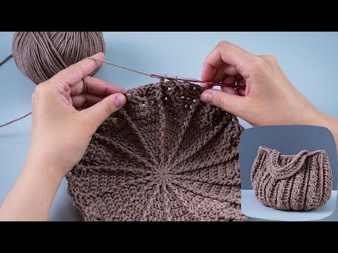 Видео: Связала легко сумку крючком с необычным узором!