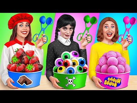 Видео: Кулинарный Челлендж: Уэнсдей Против Бабушки | Вкусные Кухонные Лайфхаки от TeenDO Challenge