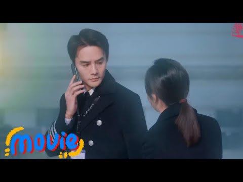 Видео: Она взяла его за руку, а потом смущенно отпустила! «Извини... Я могла думать только о тебе».