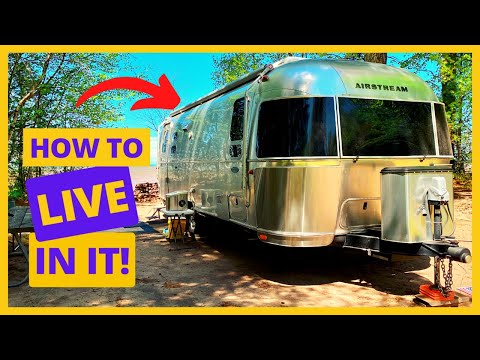 Видео: Экскурсия по облаку Airstream Flying Cloud и жизнь «на полную ставку» в 25-футовом трейлере. ЛАЙФ...